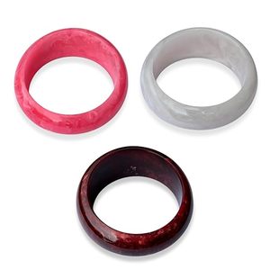 Bracelets en résine faits à la main uniques pour femmes tendance Bracelets en résine multicolores pour un usage décontracté et pour les fêtes à bas prix - Product Image 4