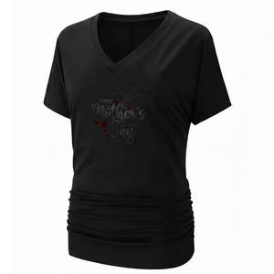 T-shirt « Proud Mom » pour la fête des mères avec impression de haute qualité, tissu confortable et idée cadeau parfaite pour elle - Product Image 1