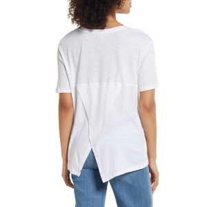 T-shirt in misto cotone Caslon(R) Notch Back traspirante con righe bianche e blu navy, taglia XS, da Nordstrom - Product Image 2