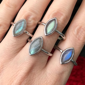 Bague de mariage en argent sterling 925 avec pierres précieuses en cornaline et moissanite, sertie sur un bar fin, pour soirée, prix d'usine en gros - Product Image 1