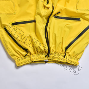 Pantalon de neige imperméable jaune unisexe avec plusieurs poches zippées fermeture à cordon et poignets élastiques pour les sports d'hiver - Product Image 3