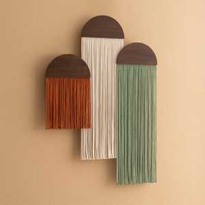 Colgante de pared bordado de la mejor calidad con intrincados patrones florales Arte textil hecho a mano para espacios cálidos, acogedores y acogedores - Product Image 5