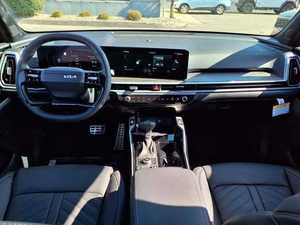 Increíble Toyota X-Line SX Prestige AWD 2024 Marrón Oscuro Usado con Techo Panorámico, Arranque Remoto, Asientos de Cuero y Transmisión Automática - Product Image 2