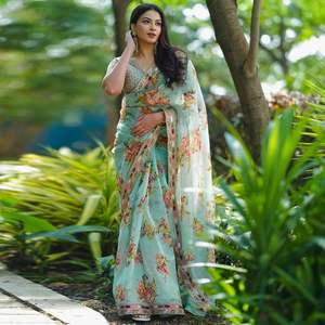 Hermoso Sari de diseñador con trabajo de hilo y secuencia y blusa - Product Image 5