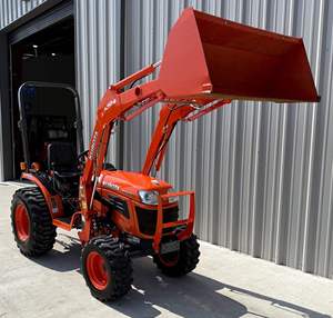 Tracteur Kubota B2320 4x4 de meilleure qualité avec chargeur frontal, godet rapide et à goupille, diesel 30HP, prise de force, attelage 3 points, tondeuse à gazon - Product Image 2
