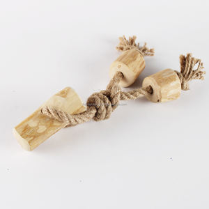 Juguete para Perros de Madera de Café Natural Triple Tug, Venta al por Mayor de Fabricante Vietnamita, Ecológico para Entrenamiento, Alivio del Estrés y Juego Activo - Product Image 1