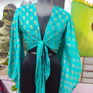 Blusa informal modesta hecha de seda con cuello en V profundo Mangas largas de campana y Top corto con lazo frontal envolvente Suave cómodo y elegante - Product Image 1