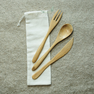 Juego de cubiertos de bambú reutilizable orgánico para viaje, empaquetado en una caja con una bolsa de tela, personalizado con logotipo láser - Product Image 5