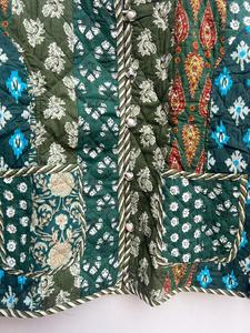 Chaqueta de retazos Burfi de algodón acolchado hecha a mano India Unisex recién llegado abrigo de invierno botón decoración ganchillo calentado - Product Image 6