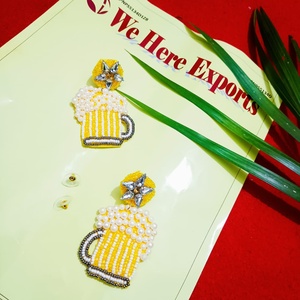 Boucles d'oreilles pendantes en forme de tasse de bière en perles pour femmes, bijoux faits à la main pour les fêtes, boucles d'oreilles fantaisie pour les festivals, cadeau de vacances - Product Image 4