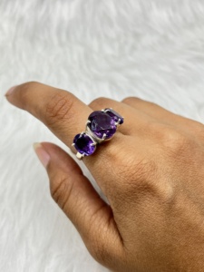 Améthyste naturelle en argent Sterling pour femme Style bohème Déclaration Prong Setting Ovale Cut Trois Pierre Bague de mariage pour la fête - Product Image 2