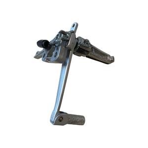 Repose-pieds arrière droit d'origine Suzuki SV650 1999 avec levier de frein, état d'occasion - Product Image 1