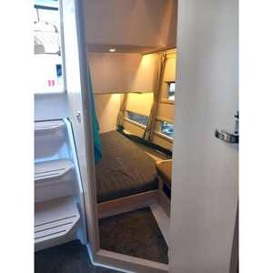 เรือยอชท์หรู Aquador 400 HT รุ่นปี 2025/2026 เครื่องยนต์ 2x320 แรงม้า/1x540 แรงม้า - Product Image 2