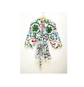 Veste d'hiver en coton Suzani faite à la main en Inde, vêtements pour femmes, broderie, manteau court, coquille en velours, col montant, design écologique - Product Image 1