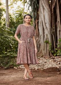 Robe en coton imprimé bloc à la main indienne nouvelle tenue d'été décontractée à la mode avec tour de taille naturel de style doux pour le cadeau de la Saint-Valentin - Product Image 2