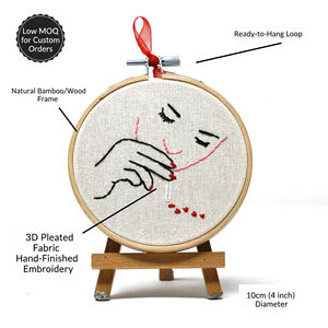 Art brodé minimaliste fait main - Décoration murale moderne sur cerceau de 10 cm - Broderie Amour - Product Image 2