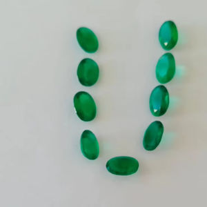 เครื่องประดับอัญมณีสีเขียวมรกตสำหรับทำเครื่องประดับลูกปัดคุณภาพสูงได้รับการรับรองจากแล็บรูปทรงรี - Product Image 1