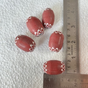 Cuentas de vidrio de cheurón hechas a medida en colores variados hechas con rayas de colores variados en tamaños variados - Product Image 2