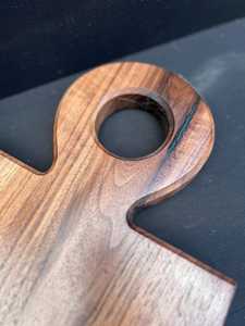 Planche à fromage en bois authentique avec couteau en acier inoxydable, naturelle et élégante - Product Image 4