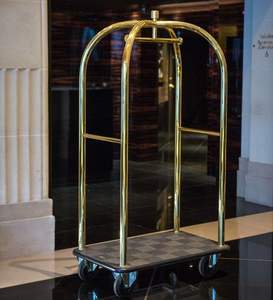 Porte-bagages de style américain de qualité supérieure pour hôtel Bellman Cart Gold Top Démontage poussé à la main Voiture à bagages - Product Image 1