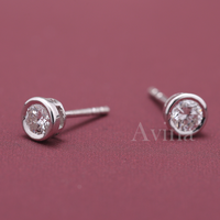 Boucles d'oreilles clous minimalistes en or 18 carats avec diamants de laboratoire certifiés IGI, sertis clos, forme ronde