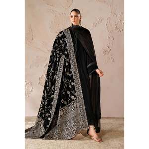 Chal de Terciopelo Bordado Floral VS-57 - Estola Ligera de Rayón y Algodón Suave para Invierno - Product Image 2