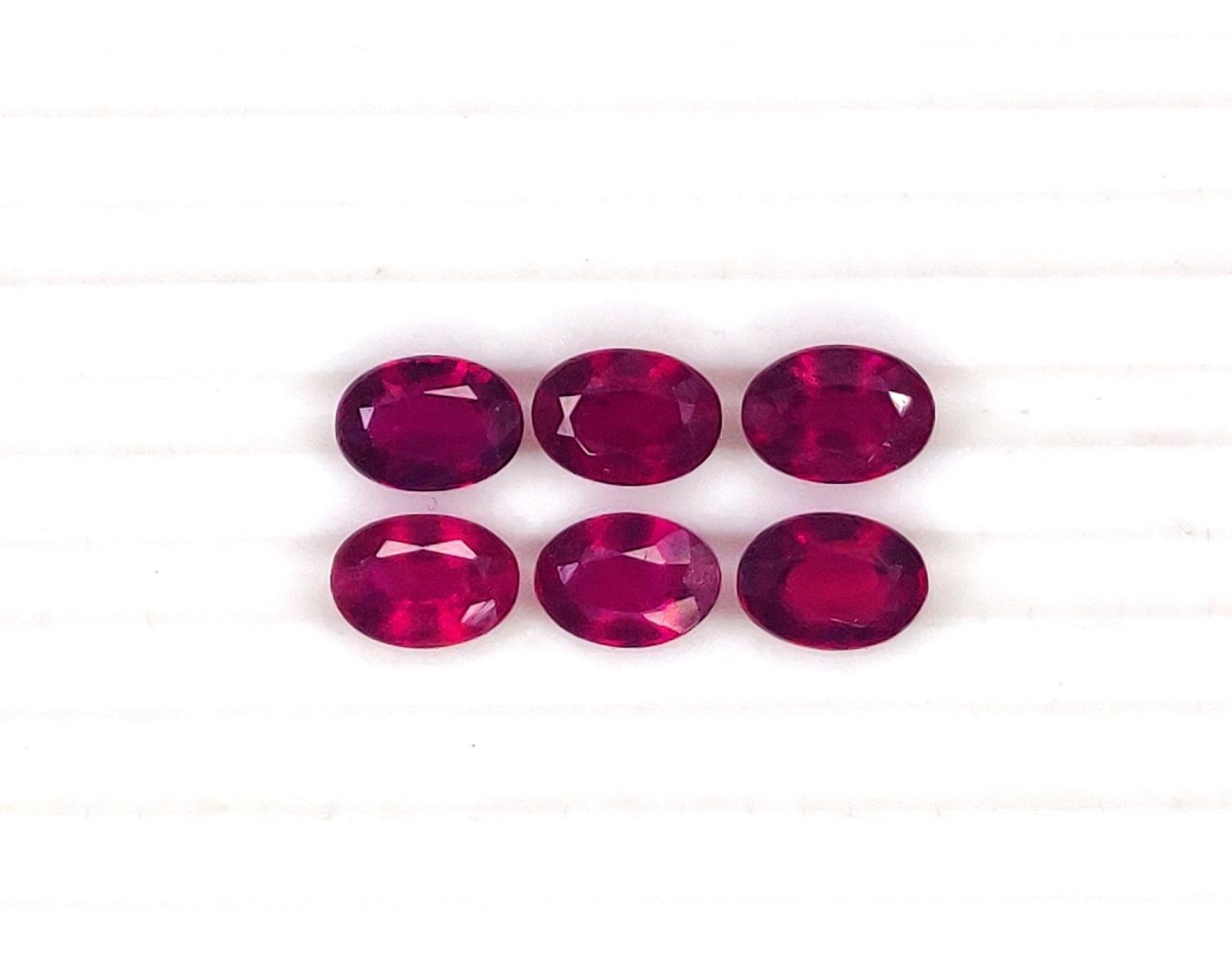 สีชมพูแดง