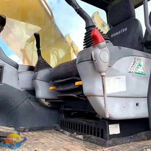 รถขุดตีนตะขาบ PC200-7 ปี 2007 คุณภาพสูง มือสอง ใช้งานมาแล้ว 5600 ชั่วโมง ความจุบุ้งกี๋ 0.8 ลูกบาศก์เมตร ราคาถูก - Product Image 1