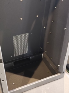 Gabinete de quiosco fabricado de acero con recubrimiento en polvo Carcasa de exhibición de terminal OEM ODM para aplicación de soporte de Información Pública Hecho en Vietnam - Product Image 3