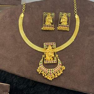 ENSEMBLE DE BIJOUX EN CUIVRE À LA MODE ET À LA MODE INDIENNE ENSEMBLE DE BIJOUX MARIAGE POUR FEMMES ENSEMBLE DE BOUCLES D'OREILLES ET DE COLLIERS - Product Image 1