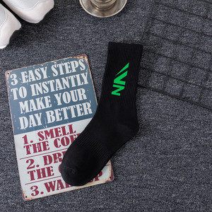 Medias de algodón para hombre, calcetines transpirables de color sólido, logotipo corporal personalizable blanco y negro, venta al por mayor para ropa informal para invierno - Product Image 3