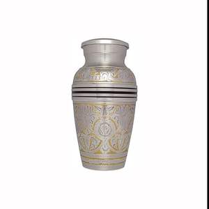 Urna de cremación de metal hecha a mano antigua Real para cenizas recuerdo conmemorativo duradero para el descanso final de los seres queridos - Product Image 3