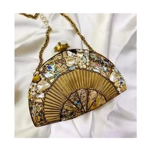 Pochette contemporaine élégante en résine et sac à main de luxe Accessoires de détail artistiques à la mode pour les mariages soirées - Product Image 6