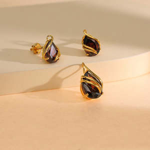Colgante Velvet Dusk Gold - Joyería de Acero Inoxidable con Flor y Circonita, Regalo para Ella - Product Image 1