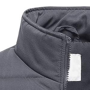Chaleco acolchado personalizado OEM para hombre, chaquetas sin mangas para exteriores con bolsillos, chaleco acolchado de Color sólido para hombre, bolsillo 5 dimensiones - Product Image 6