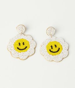 Boucles d'oreilles pendantes en perles de fleurs roses, feuilles vertes, style bohème, marguerite florale, déclaration de style, vacances d'été, bijoux - Product Image 4