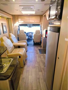 FOURNISSEUR DE CARAVANE DE LOISIR D'OCCASION 2013 Leisure Travel Unity U 2 4 M Classe B+ à vendre - Product Image 5