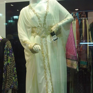 Abaya blanca de boda musulmana real con bordado a máquina dorado - Product Image 1