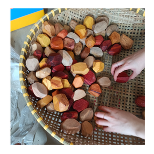 Juego de juguetes apilables de Roca de madera Tumi Ishi con acabado de madera natural para juegos abiertos y desarrollo de STEM - Product Image 4