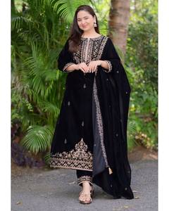 Salwar Kameez en soie de designer, tenue de soirée, haut-dupatta et bas avec broderie lourde et travail de séquence - Product Image 6