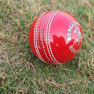 Kookaburra 156g ลูกบอลคริกเก็ตหนังคุณภาพสูงใหม่ - Product Image 1