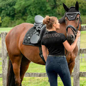 แผ่นรองอานม้าสำหรับขี่ม้าเล่นกีฬาบุขนแกะน้ำหนักเบาออกแบบและโลโก้ได้ตามต้องการ - Product Image 2