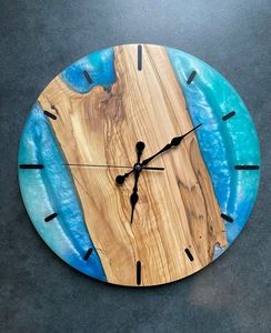 Horloge murale créative en résine avec une fonction à quartz et une alarme pour élever n'importe quel espace mural Vente en gros - Product Image 4