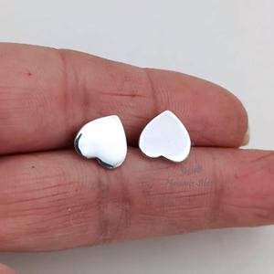 Pendientes de Plata de Ley 925 con Forma de Corazón, Elegantes y Pequeños, Diseño Minimalista con Tornillos, Delicados en Oro para Ella, Perfectos - Product Image 3