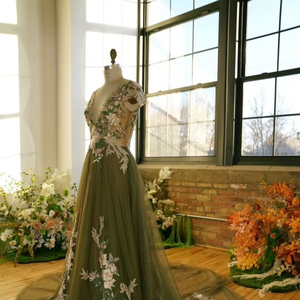 เดรสแม็กซี่คอวีแบบเรียบง่ายประดับด้วยลูกปัดไข่มุกปักด้านหน้าแบบเรียบง่ายเรียบง่ายผ้าใยสังเคราะห์สีทึบสไตล์ตรง - Product Image 1