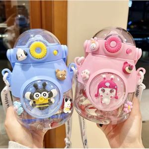 Botella de agua SilverJet Kawaii de 900 ml con pajita y correa para el hombro para niñas, regalo de regreso a clases, botella de plástico para beber. - Product Image 2
