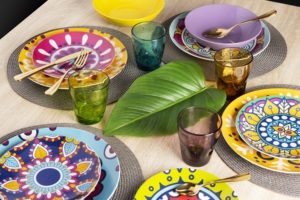 Set di 6 bicchieri da bibita fatti a mano in vetro resistente 30 cl (10 oz) multicolore moderni ed eleganti con motivo a onde colorate di Excelsa, forma irregolare - Product Image 4