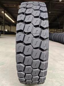 Pneu commercial premium 235/85R16 adapté à diverses applications de camions, offrant une résistance à l'usure de la bande de roulement durable et des performances routières stables. - Product Image 2