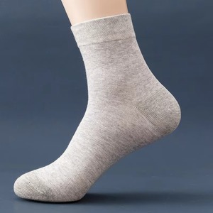 Calcetines lisos para hombre 100% algodón personalizado caliente de alta calidad transpirable suave y cálido calcetines de moda estirables hasta el tobillo para hombre - Product Image 1