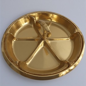 Élégante assiette de présentation en aluminium et verre pour fruits secs avec design à trois feuilles en finition or antique Décoration de maison de luxe - Product Image 2